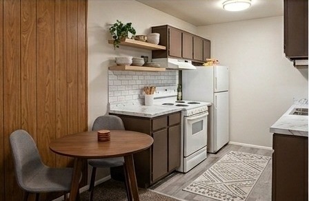 Imperial Manor apartment kitchen and dining area